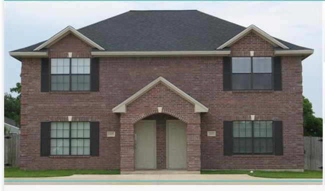 Teal Duplexes - Teal Duplexes Townhomes