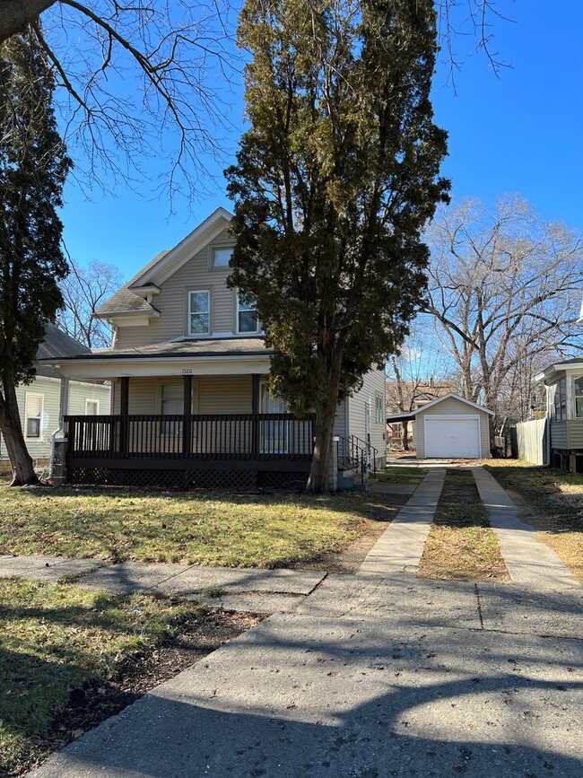 Building Photo - 1520 Bruner St Rental