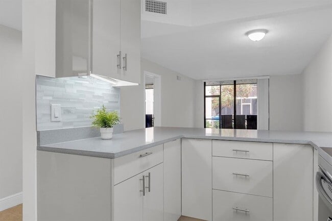 Photo - 1256 S Military Trail Unidad 915