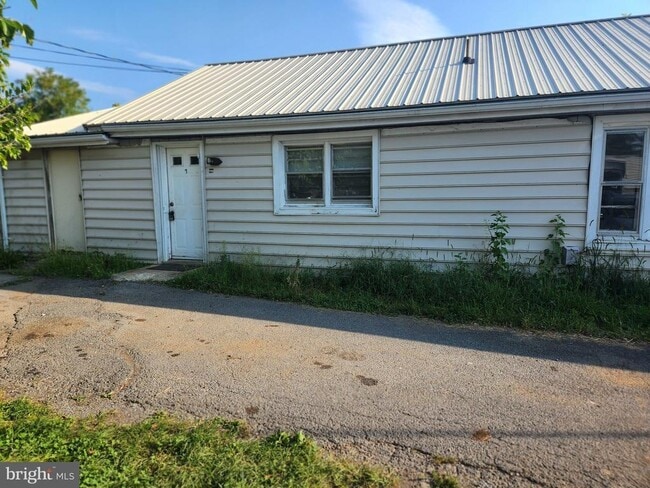 Building Photo - 12083 Winchester Ave Unit 1