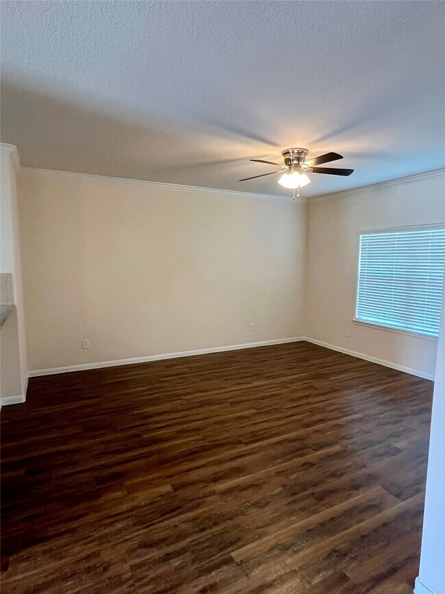 Photo - 606 Rosewood St