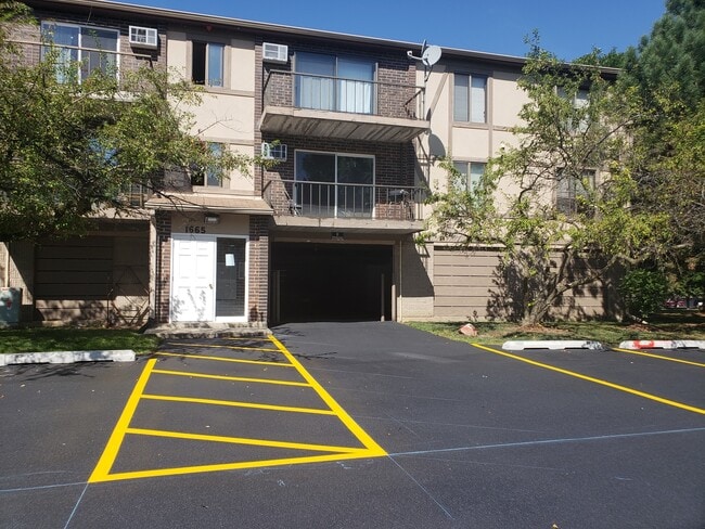 Building Photo - 1665 Coach Dr Unit 201