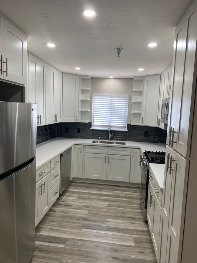 Photo - 1 bed, 1 bath River Ridge apartment on 2nd floor!!!