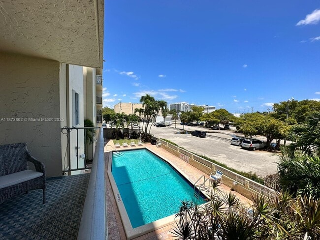 Photo - 900 NE 18th Ave Unidad 207