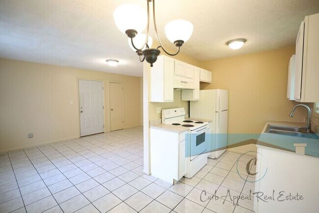 Comfortable 1 Bed 1 Bath Apartment - HUD accepted