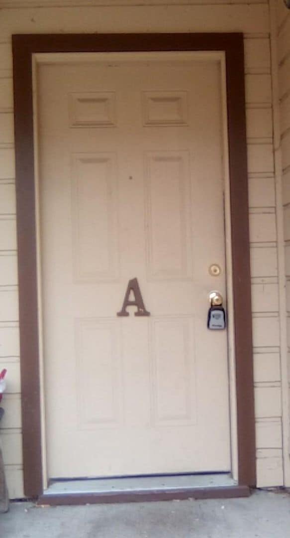 Building Photo - 2410 Capitan Dr