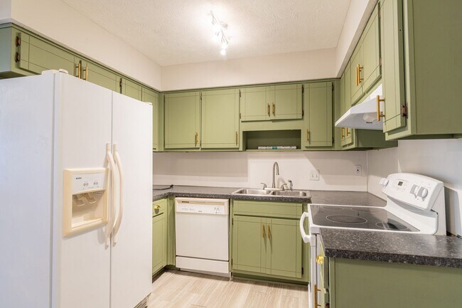 Photo - Updated 2 Bed/2 Bath Condo close to Midlan... Unit 4