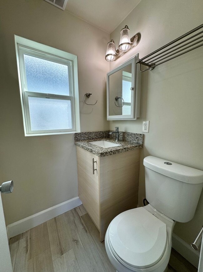 Photo - STUDIO AVAILABLE IN THE HEART OF DOWNTOWN LA JOLLA! ONLY $1,700/mo! Unidad 1141 Silverado St #118