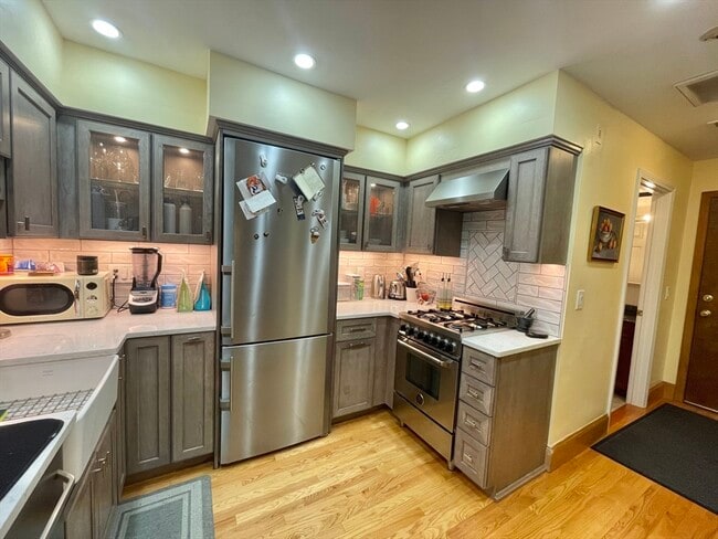 Photo - 128 Warren St