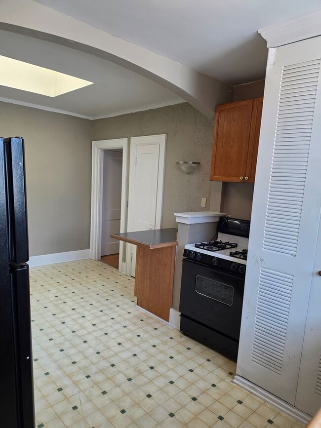 Building Photo - 2011 E Michigan Ave Unit 1