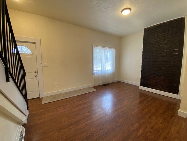 Photo - 409 Parkwood Rd