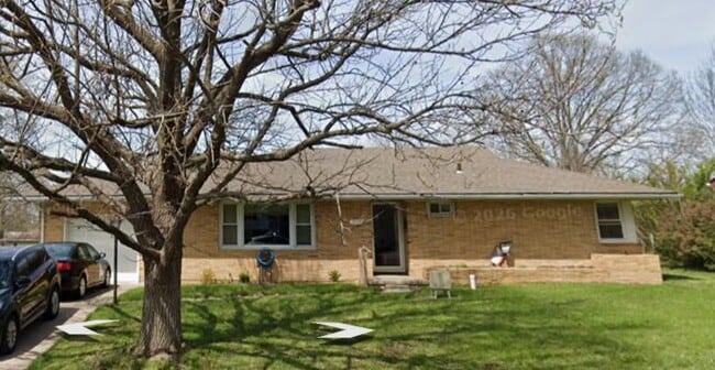 Building Photo - 309 W Leslie Ln