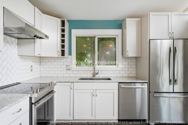 Photo - Updated 3-Bedroom Gladstone Home with Bonus Office Space!