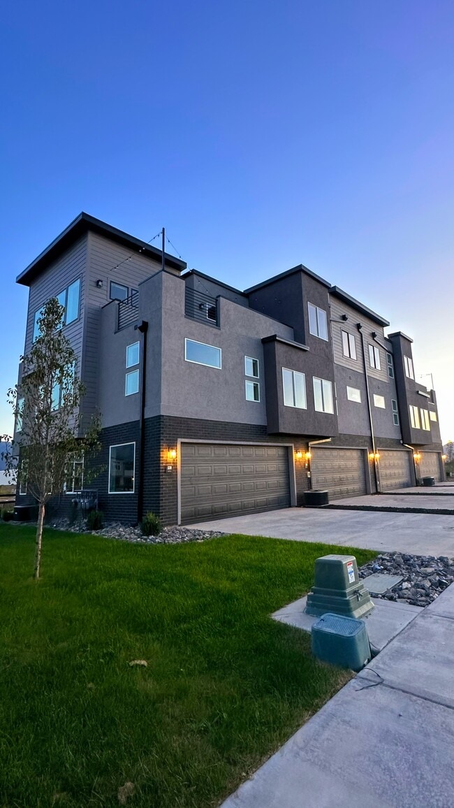 Photo - 1866 N 460 W