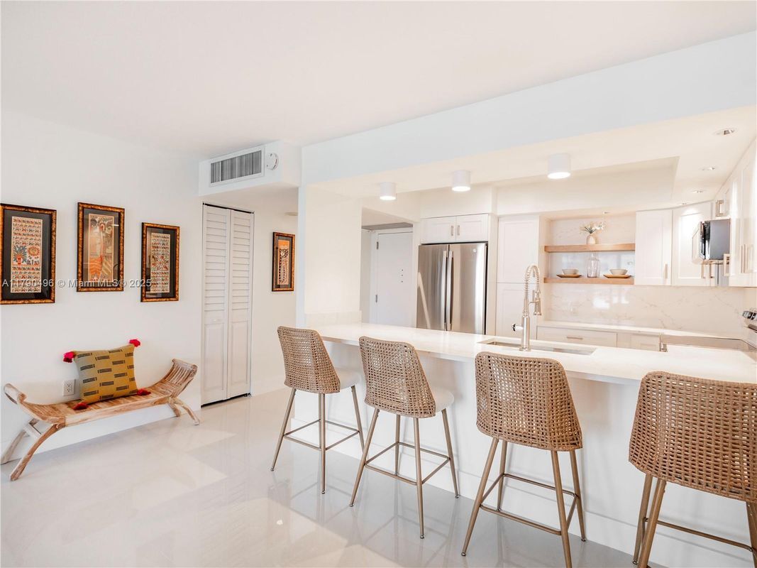 Photo - 5701 Collins Ave Condo