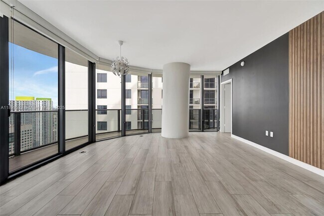 Photo - 55 SW 9th St Unidad 3908 Rental