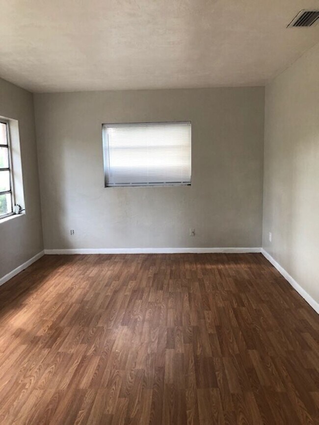 Photo - 3 Bed 1 Bath | Carport | Washer/Dryer Hook...
