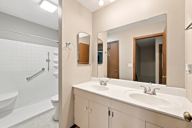 Photo - 15 Brittany Ln