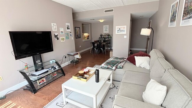 Building Photo - 170 Gore St Unit 212