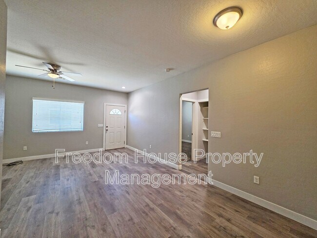 Photo - 1121 Sixshooter Ave