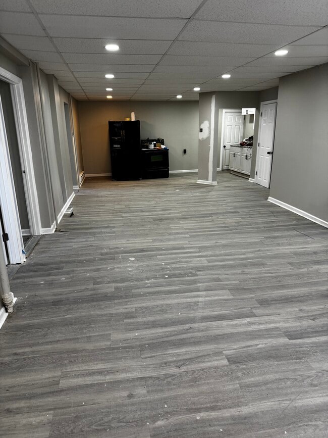 Building Photo - 3326 W 3rd St Unit 1