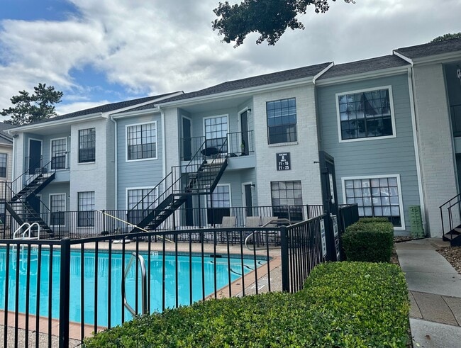 Lakewood West Apartments