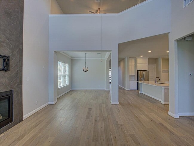 Photo - 425 Sitlington Ln