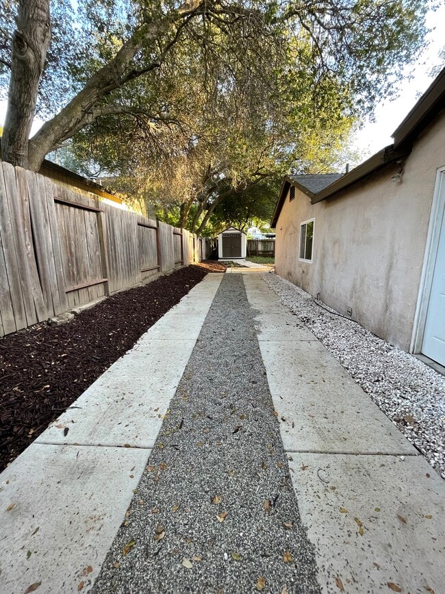 Building Photo - 7292 Dambacher Dr Rental