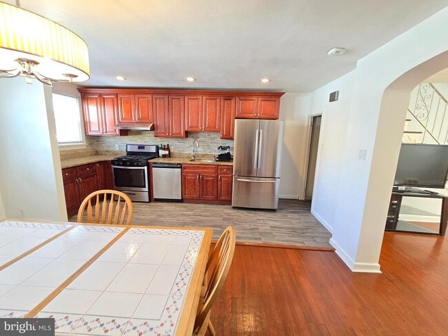 Building Photo - 2849 Hellerman St