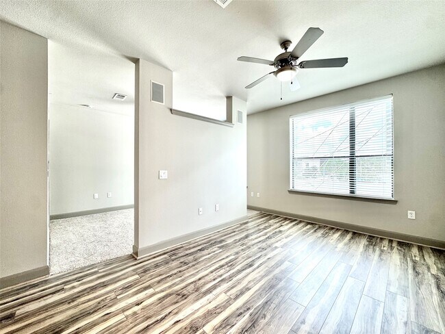 Photo - 3788 Richmond Ave. Unidad 1153