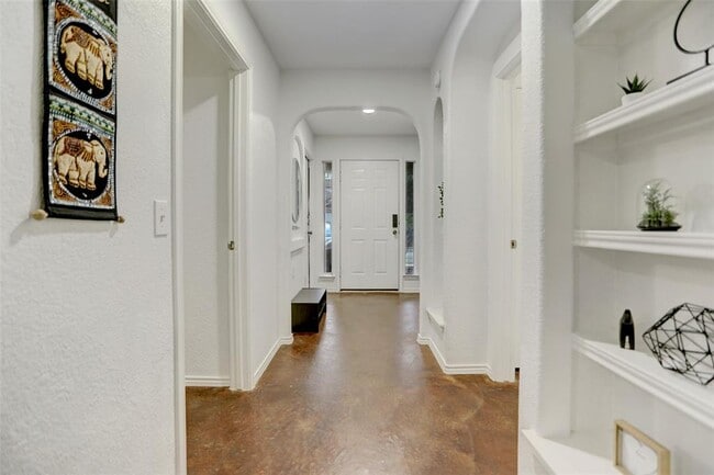 Photo - 7107 Thannas Way