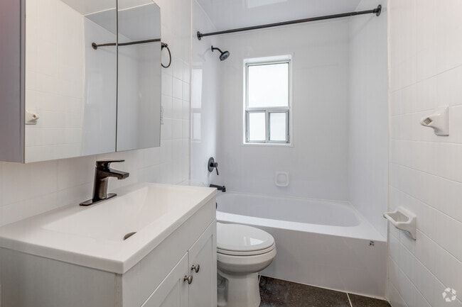 1 chambre, 1 salle de bain - 269 pi2 - Salle de bain - 1252 Davenport Rd