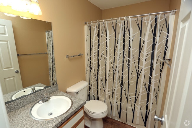 2BR - 750SF - Bathroom