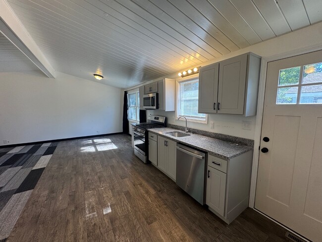 Photo - 1240 Okema St