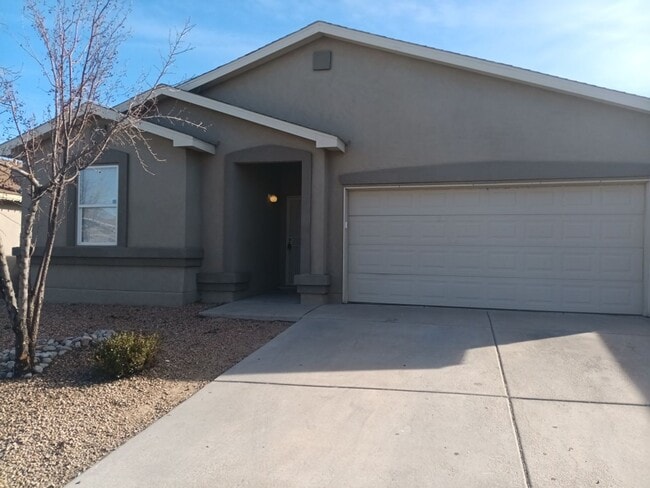 Building Photo - 3 Bedroom, 2 Bathroom Home! Available Soon!!