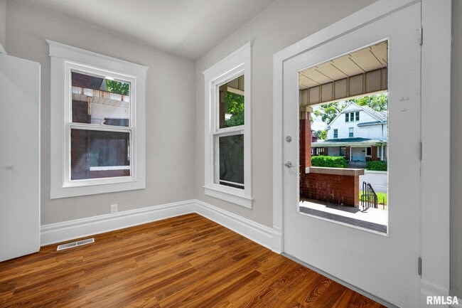 Photo - 1611 W Barker Ave
