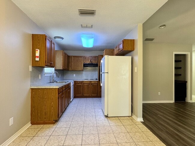 Photo - 411 Hickory Rd