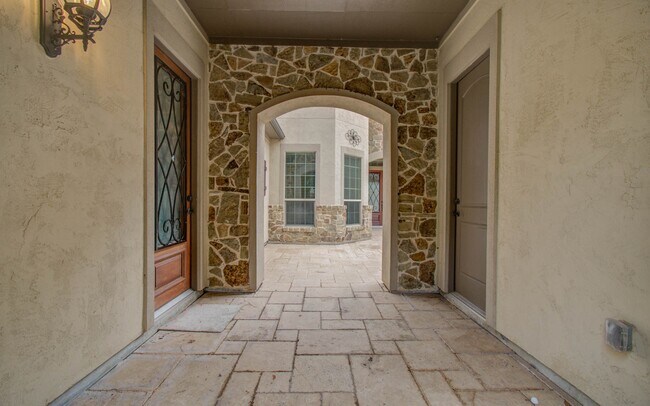 Photo - 5711 Avon Landing Ln