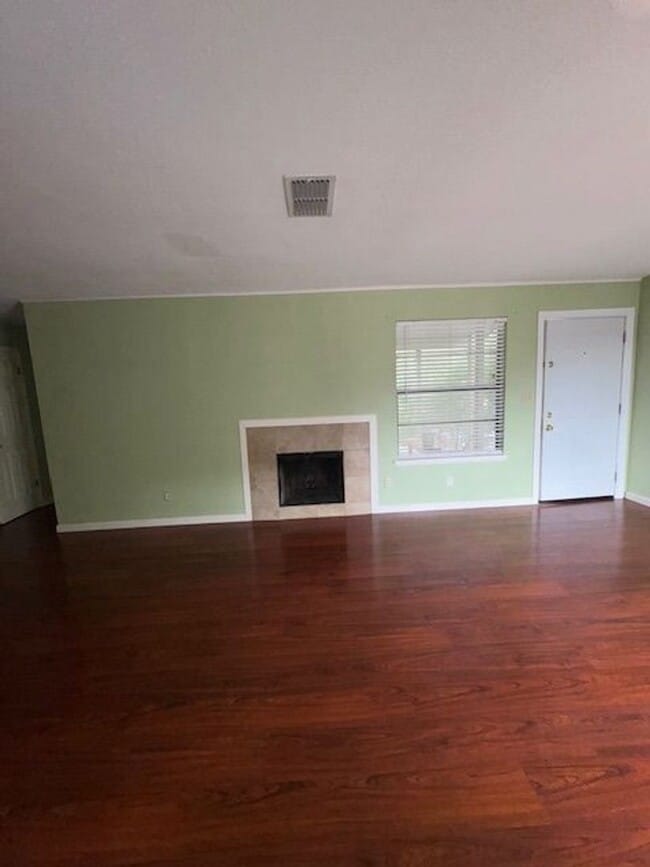 Photo - 1100 sqft under $1000-Calallen Area Unit 4250 Calallen Drive #3