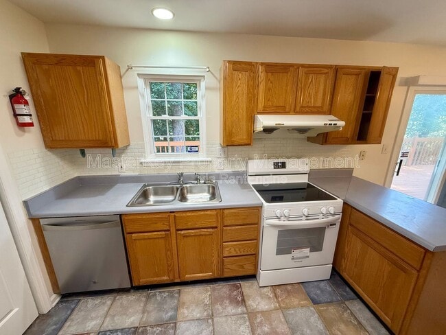 Photo - 327 St Thomas Dr