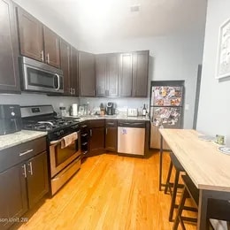 Building Photo - 1407 W Addison St Unit A