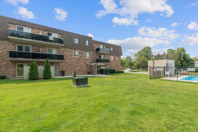 Photo - Colonial Court