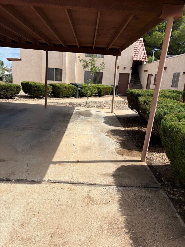 Building Photo - Cute Apt Unit A
