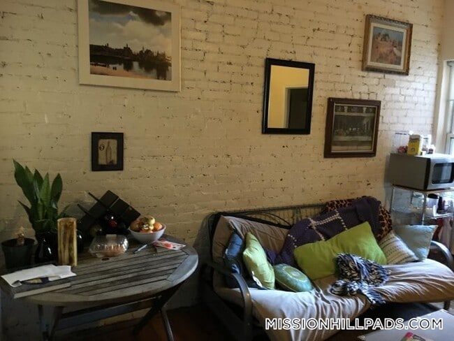 Photo - 888 Huntington Ave Unidad 3