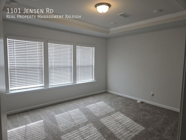 Photo - 1101 Carr Rd