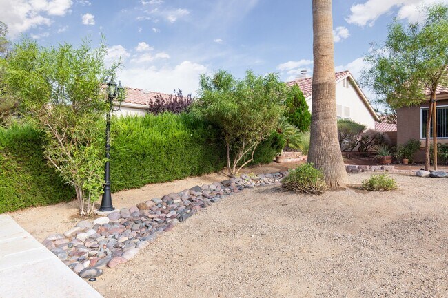 Photo - NW single story with four bedrooms and large backyard