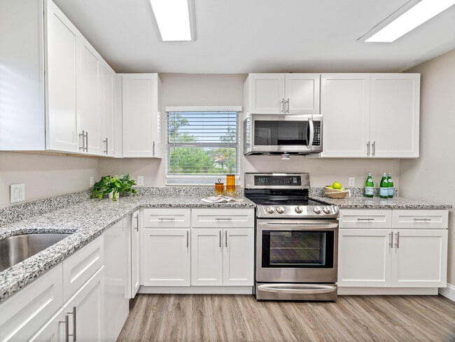 Photo - 308 Hickory St