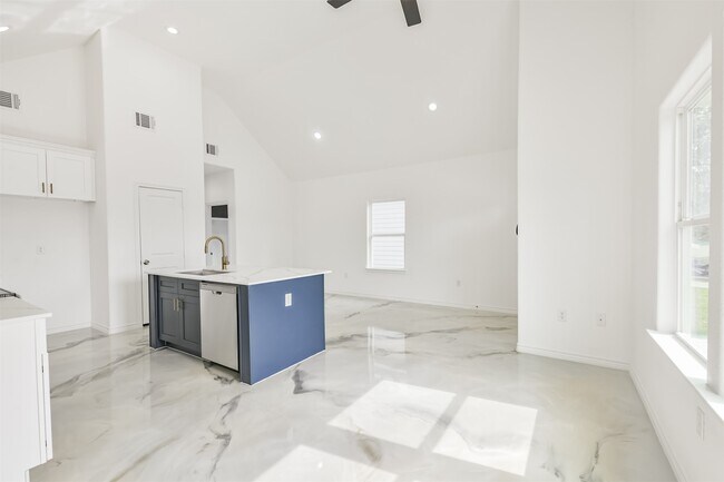 Photo - 16922 W Forrestal