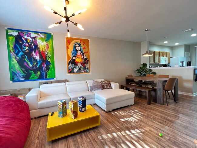 Photo - AVAILABLE MAY 10TH 2BD/2.5 BATH TOWNHOME IN THE EXCLUSIVE WYNCHASE COMMUNITY!!