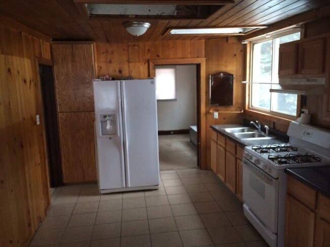 Photo - 401 E Ryan Rd